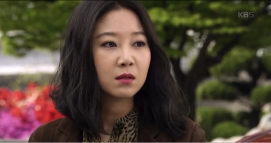 Song Ji Hyo và Gong Hyo Jin 'cạnh tranh ngầm' cho danh hiệu diễn viên được yêu thích