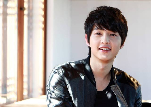Vừa xuất ngũ Song Joong Ki 'rủ rê' Jo In Sung và Lee Kwang Soo cùng đi nghỉ mát