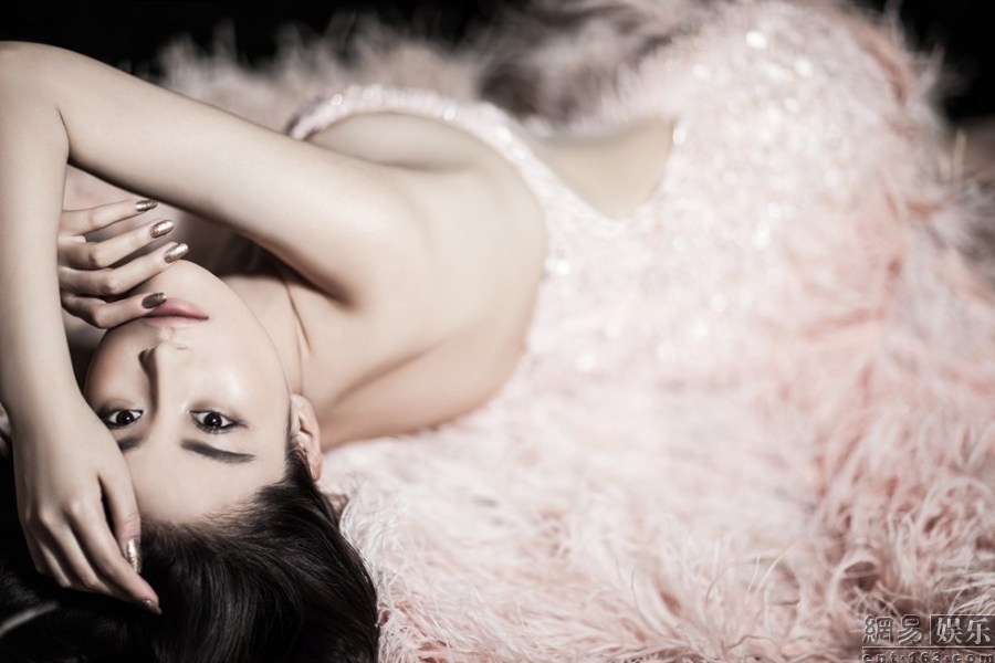 Trương Hinh Dư bị bắt gặp thân thiết trai lạ sau khi gây sóng gió với Lý Thần