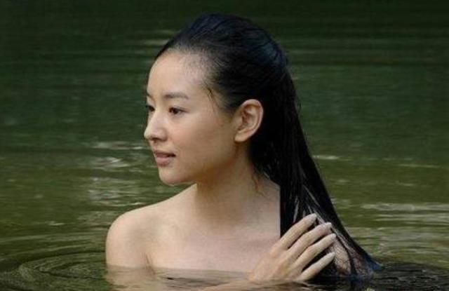 Những cảnh tắm ấn tượng nhất của mỹ nhân Hoa ngữ trên màn ảnh