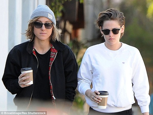 Mẹ Kristen Stewart xác nhận con gái yêu người đồng giới