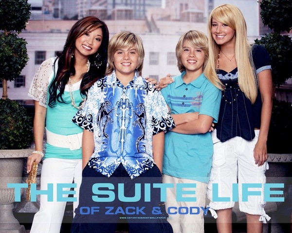 Bộ 3 diễn viên phim 'Zack và Cody' bất ngờ tái ngộ trên phố