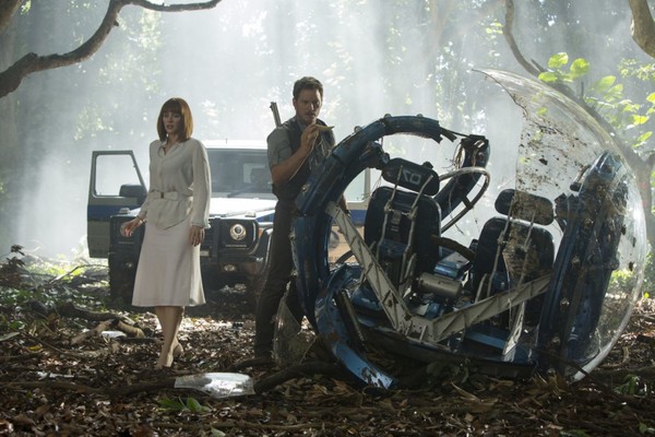 'Jurassic World' được Marvel chúc mừng vì doanh thu vượt mặt bom tấn 'Avengers'