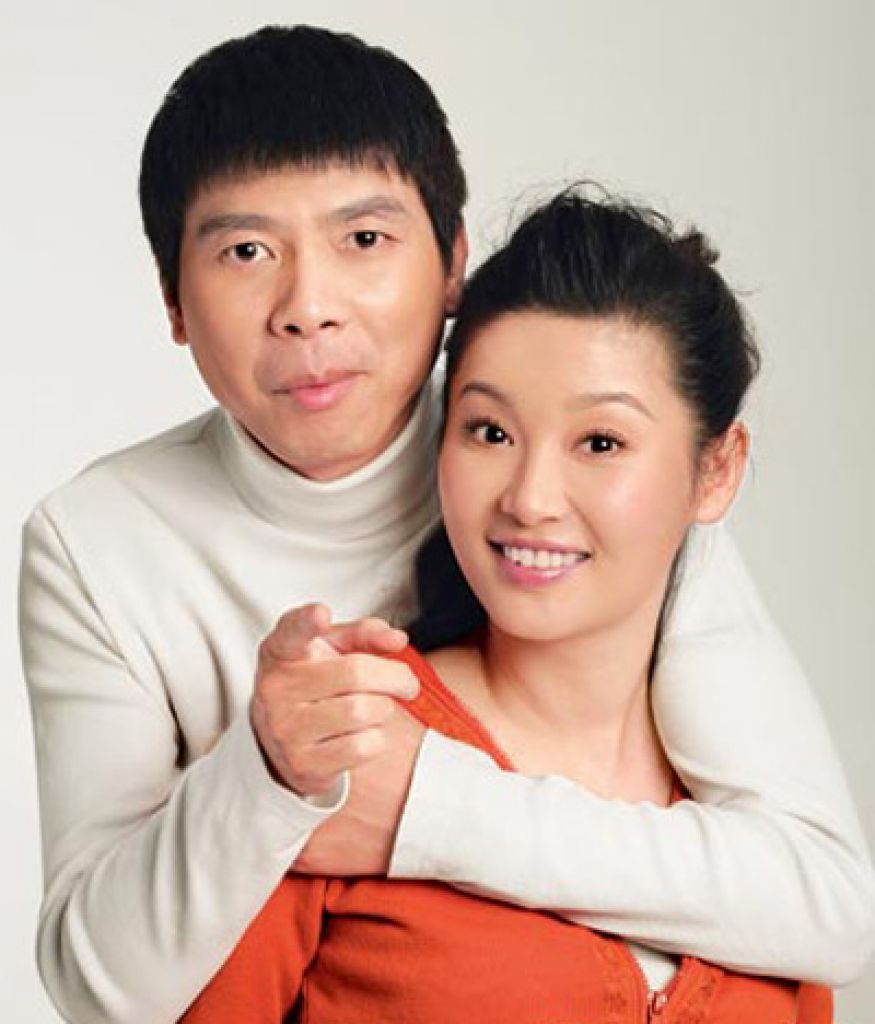 Ngỡ ngàng với cuộc sống một chồng nhiều vợ của sao nam Hoa ngữ