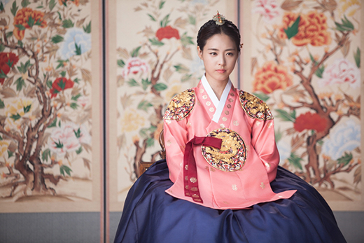 Chấm điểm mỹ nữ Hàn đẹp tuyệt trần trong trang phục Hanbok