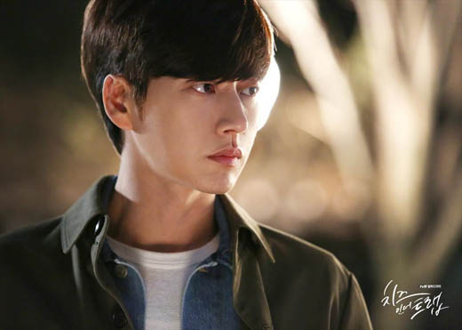 Park Hae Jin bất ngờ 'mất tích' trong loạt ấn phẩm của Cheese In The Trap