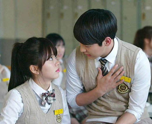 2 bộ phim học đường làm 'mưa gió' màn ảnh hàn của Kim So Hyun năm 2016