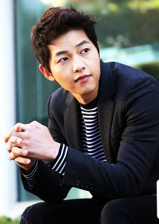 Fan 'phẫn nộ' vì hình chụp cùng bạn gái cũ của Song Joong Ki bị tung lên mạng
