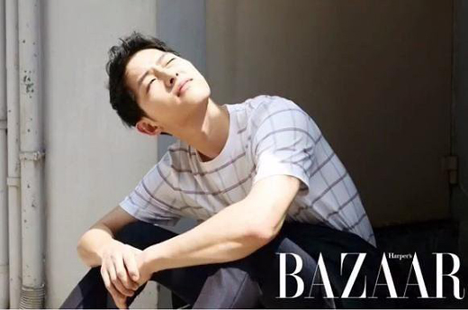 Tạp chí Happer Bazaar 'cháy hàng' khi mới lên kệ vì có hình Song Joong Ki