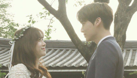 Goo Hye Sun và Ahn Jae Hyun tay trong tay tận hưởng thời gian yên bình và hạnh phúc