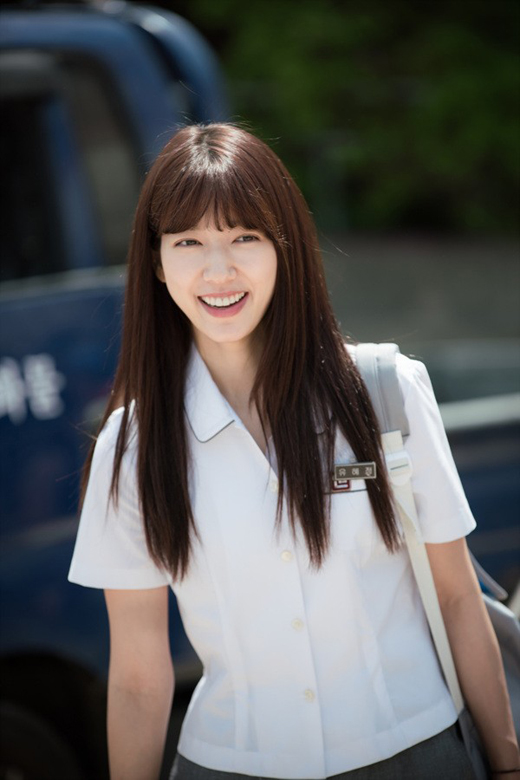 Park Shin Hye quá xinh đẹp với tạo hình nữ sinh dù đã 26 tuổi
