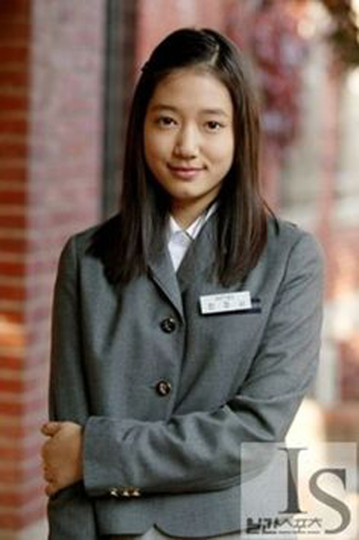 Park Shin Hye quá xinh đẹp với tạo hình nữ sinh dù đã 26 tuổi