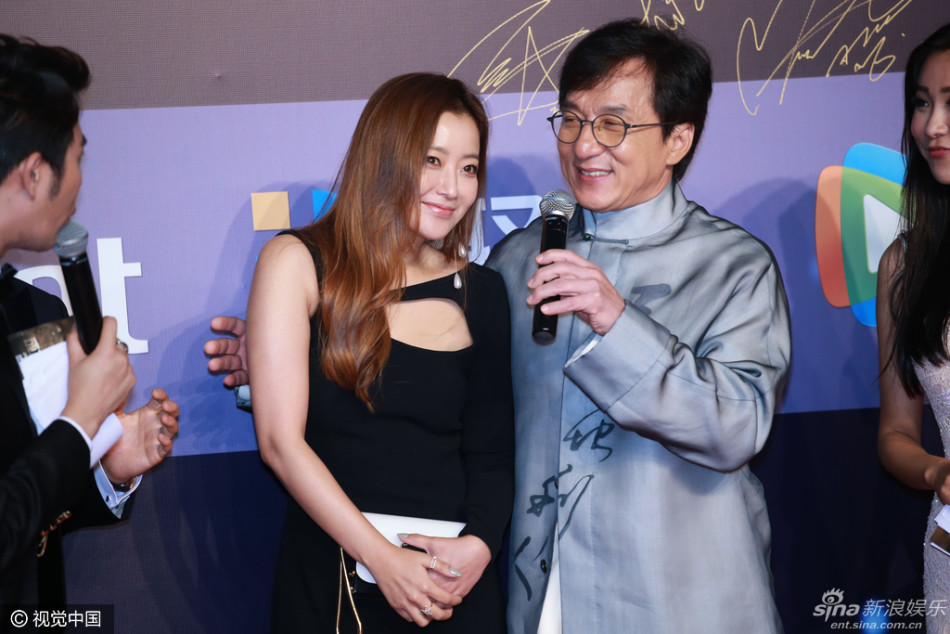 Ngô Diệc Phàm thành 'gà cưng' của Thành Long, được đàn anh bảo vệ hết lời
