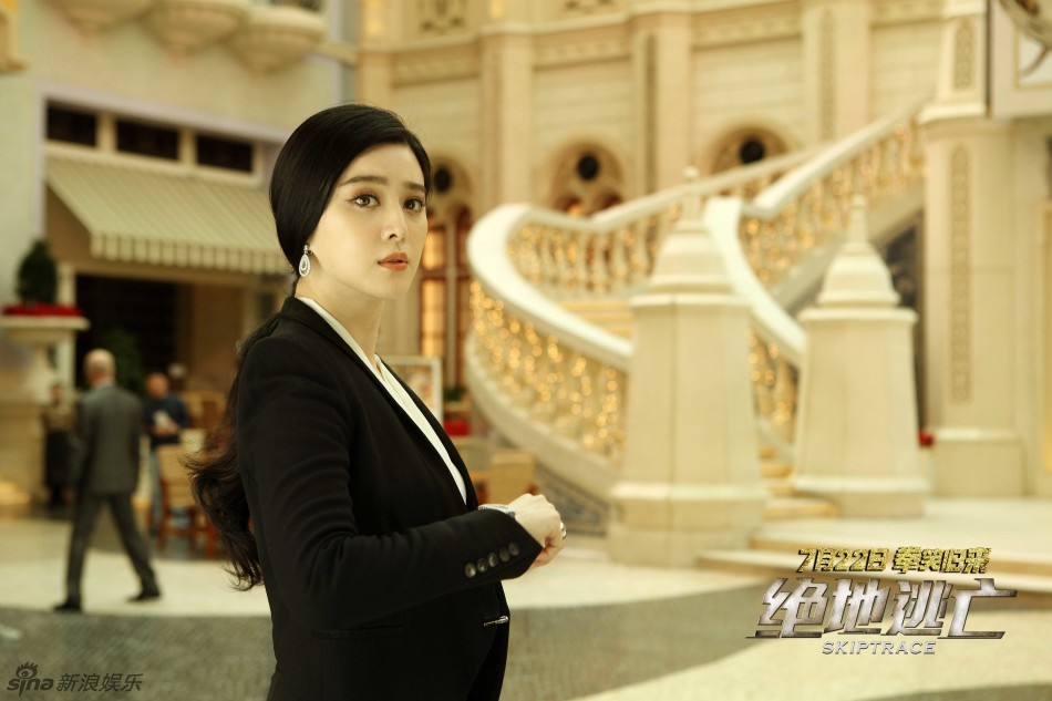 Thành Long hài hước hết cỡ, Phạm Băng Băng đánh nhau vẫn lung linh trong phim mới