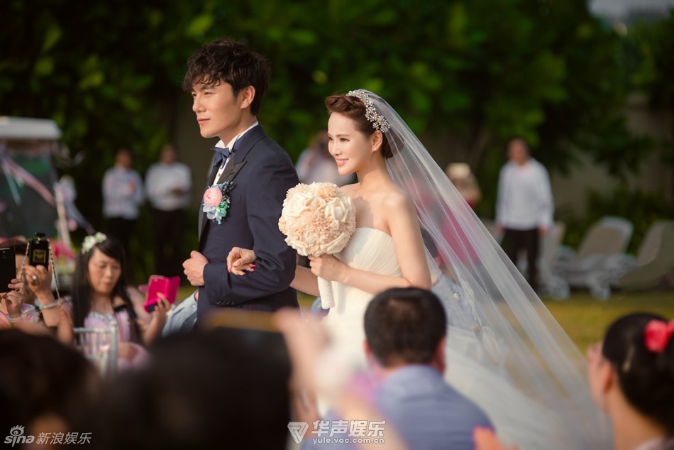 Mỹ nhân đa tài Y Năng Tịnh hạ sinh con gái ở tuổi 47