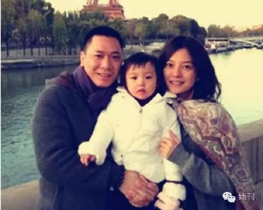 Hé lộ ảnh vợ chồng Triệu Vy hạnh phúc đưa con gái đi du lịch
