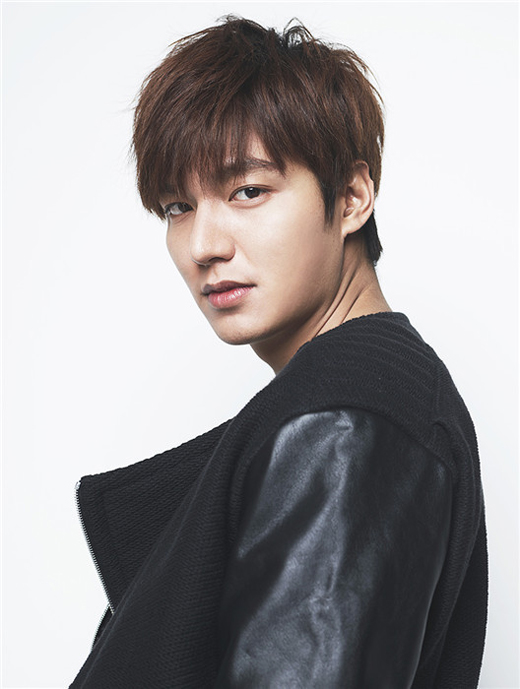 Kim Woo Bin khéo léo đỡ lời giúp Suzy khi được hỏi về bạn trai Lee Min Ho