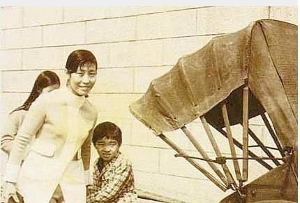 Những bức ảnh ngày xưa khó tìm của 'vua hài' Châu Tinh Trì