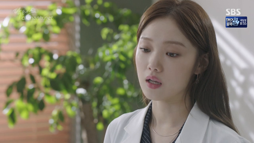 Doctors: Mừng rơi nước mắt vì cuối cùng thầy Hong cũng thoát kiếp FA sau nhiều năm