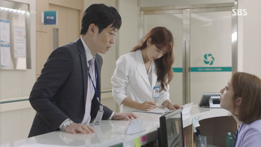 Doctors: Nam Goong Min tuyệt vọng tìm đến cái chết, cặp đôi thầy trò suýt có cảnh 'giường chiếu'