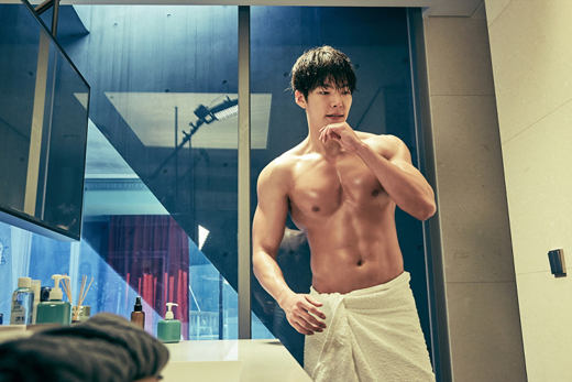 Những màn lột áo khoe cơ hot nhất màn ảnh Hàn nửa đầu năm 2016