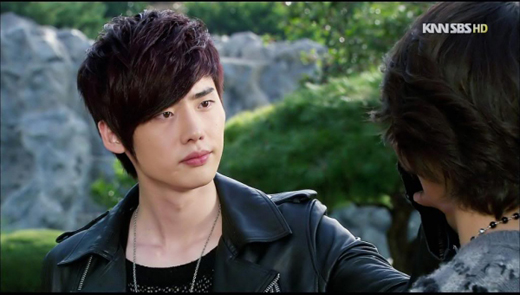Lee Jong Suk và con đường tiến thân vất vả từ người mẫu vô danh đến nam thần Châu Á