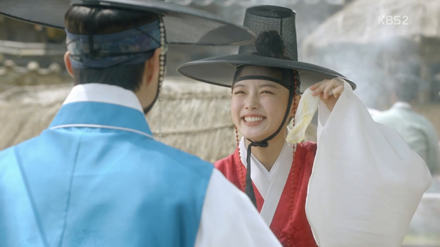 Mây Họa Ánh Trăng: Té ngửa với những chiêu trò để trốn bị 'tịnh thân' của Kim Yoo Jung
