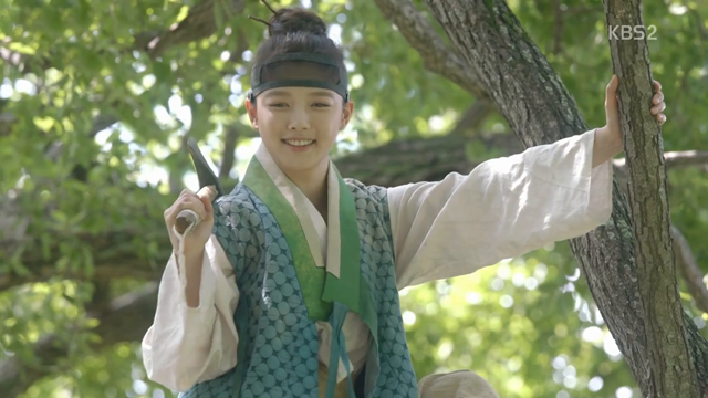 Mây Họa Ánh Trăng: Té ngửa với những chiêu trò để trốn bị 'tịnh thân' của Kim Yoo Jung