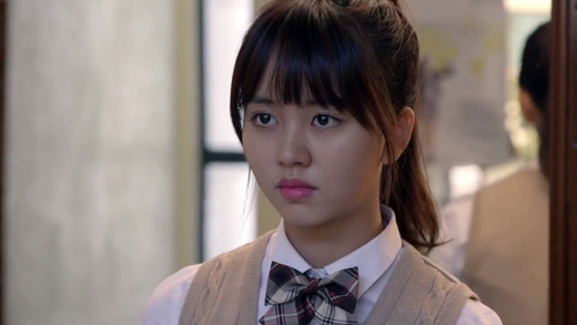 Kim So Hyun chia sẻ cảm giác sau nhiều lần được 'đặt bàn cân' với Kim Yoo Jung và Kim Sae Ron