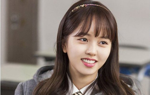 Kim So Hyun chia sẻ cảm giác sau nhiều lần được 'đặt bàn cân' với Kim Yoo Jung và Kim Sae Ron