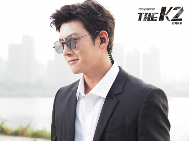 Yoon Ah xinh đẹp dịu dàng sánh đôi cùng Ji Chang Wook đẹp trai trong họp báo phim 'The K2'
