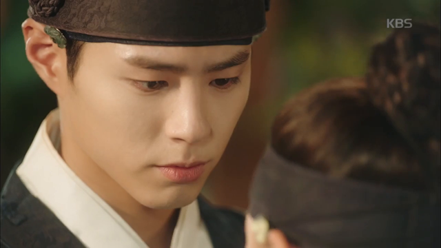 Rung động với nụ hôn đầu siêu dễ thương của thái tử Bo Gum cùng thái giám Kim Yoo Jung