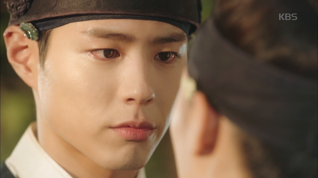Rung động với nụ hôn đầu siêu dễ thương của thái tử Bo Gum cùng thái giám Kim Yoo Jung