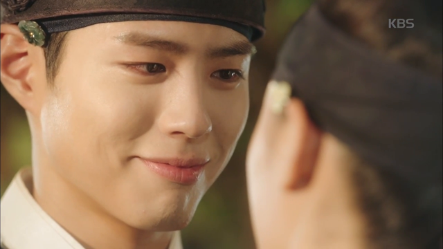 Rung động với nụ hôn đầu siêu dễ thương của thái tử Bo Gum cùng thái giám Kim Yoo Jung