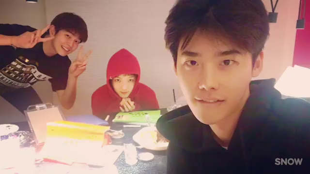 Lee Jong Suk, Lee Sung Kyung và Yoon Kyun Sang rủ nhau quậy tới bến trong lễ Trung Thu