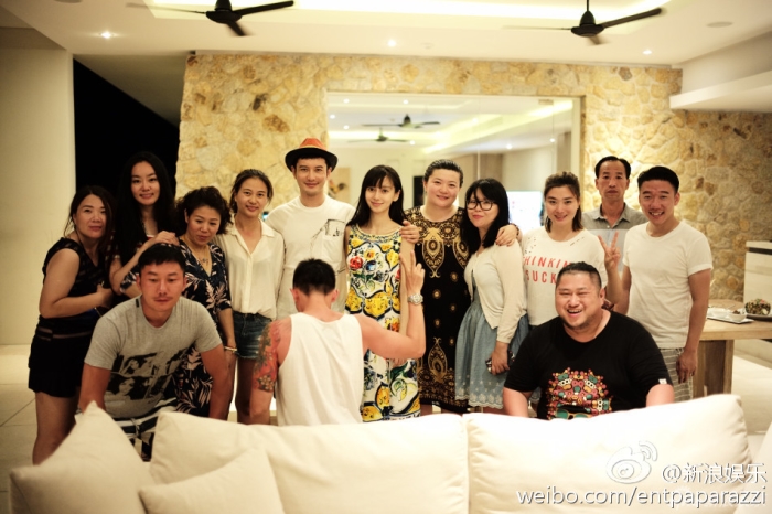 Huỳnh Hiểu Minh thuê du thuyền ăn Trung thu với người nhà AngelaBaby