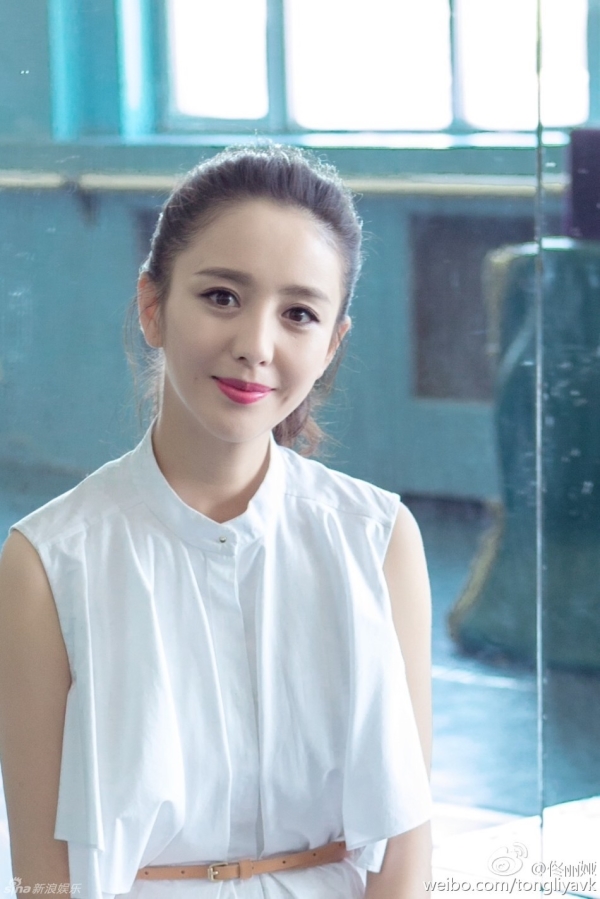 Đánh bại Triệu Lệ Dĩnh, Lưu Đào... Đồng Lệ Á trở thành nữ thần Kim Ưng 2016