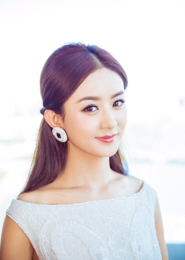 Đánh bại Triệu Lệ Dĩnh, Lưu Đào... Đồng Lệ Á trở thành nữ thần Kim Ưng 2016