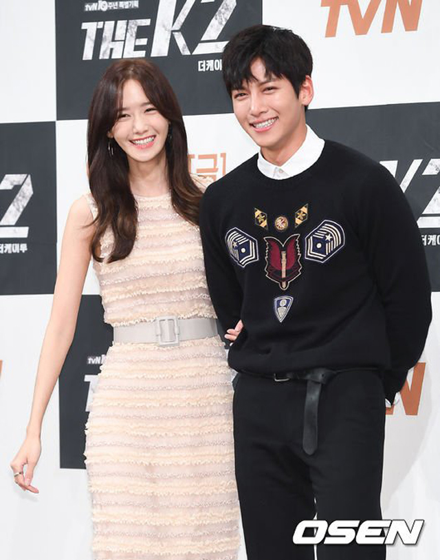 Yoon Ah xinh đẹp dịu dàng sánh đôi cùng Ji Chang Wook đẹp trai trong họp báo phim 'The K2'