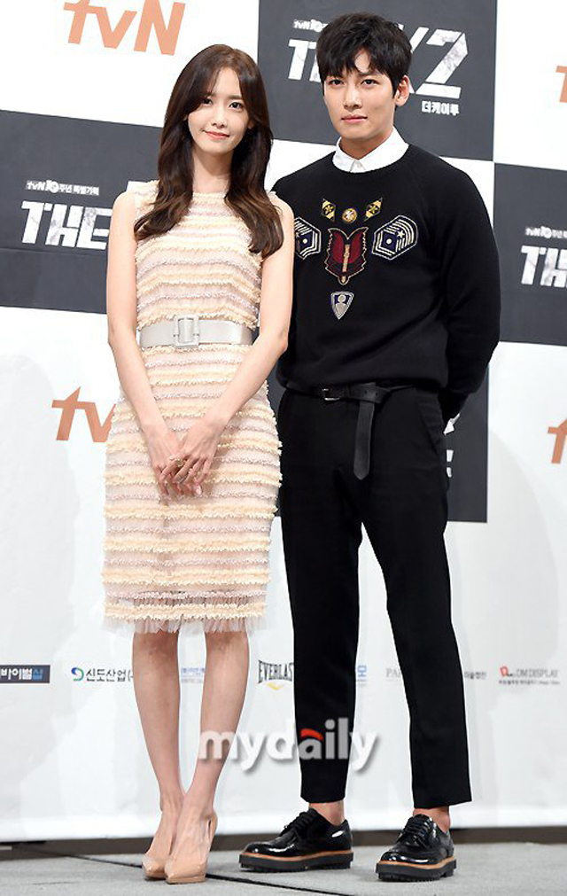 Yoon Ah xinh đẹp dịu dàng sánh đôi cùng Ji Chang Wook đẹp trai trong họp báo phim 'The K2'