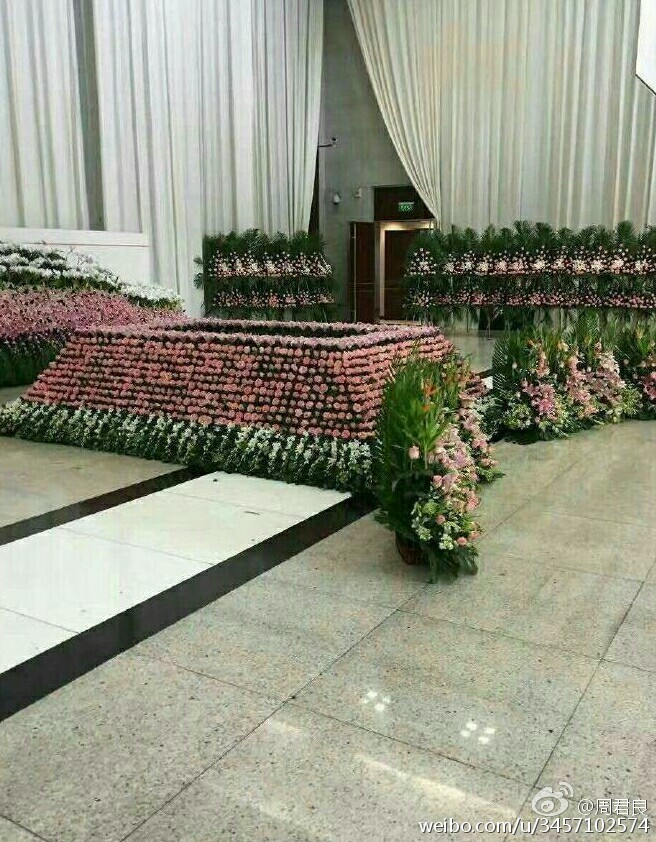 Dàn sao Hoa ngữ buồn bã trong đám tang của Kiều Nhậm Lương
