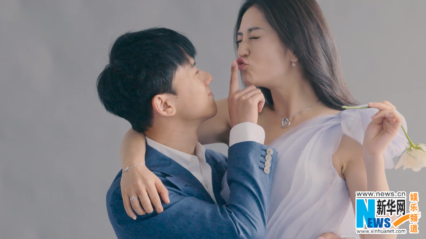Vợ chồng Tạ Na - Trương Kiệt tung bộ ảnh lãng mạn mừng 5 năm kết hôn