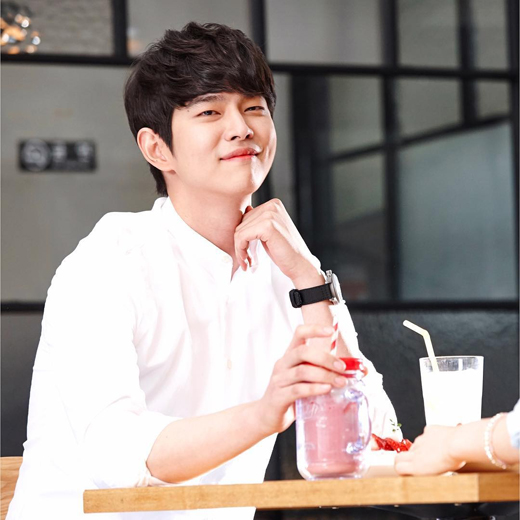 Đây là cách mà Yoon Kyun Sang và Lee Sung Kyung phản ứng với tin đồn hẹn hò của mình