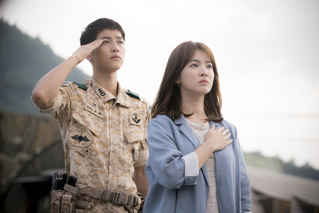 Han Hyo Joo bị 'ném đá' vì giải thưởng, Song-Song couple đạt giải cặp đôi tại lễ trao giải APAN