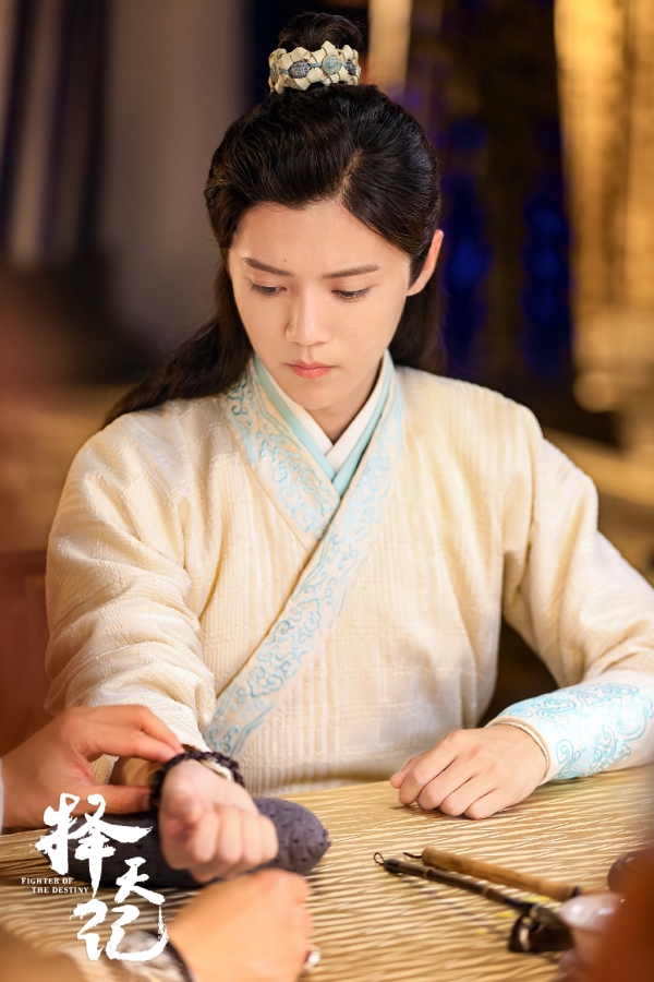 Những chàng nam thần cổ trang thế hệ mới khiến fan girl mê mệt