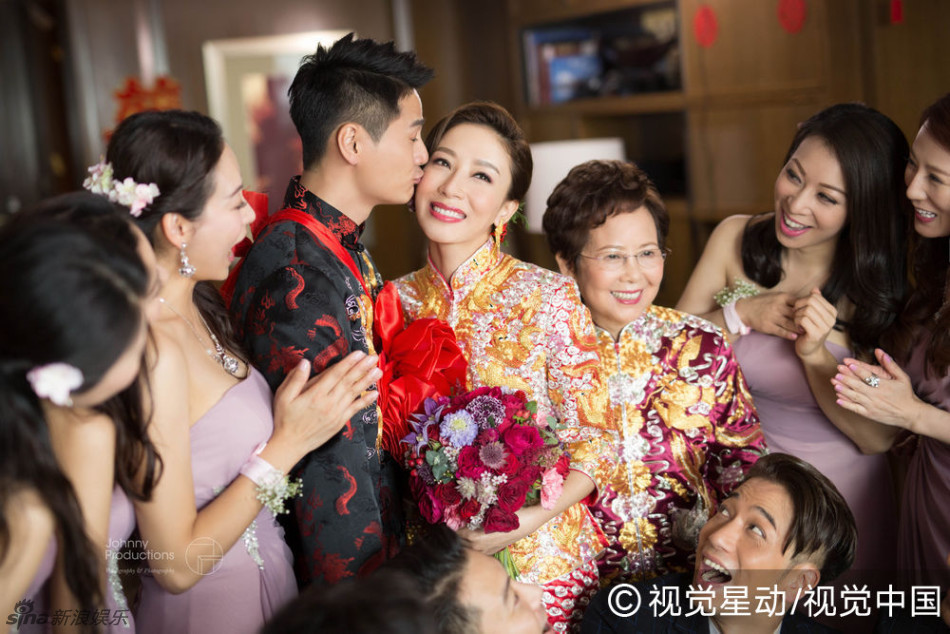 Lâu lắm rồi sao TVB mới hội ngộ đông đủ như vậy nhờ đám cưới của Dương Di