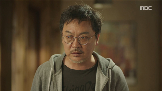 Cuối cùng, 'Oh Yeon Joo' Han Hyo Joo cũng đã được gặp lại 'bố' Kim Eui Sung