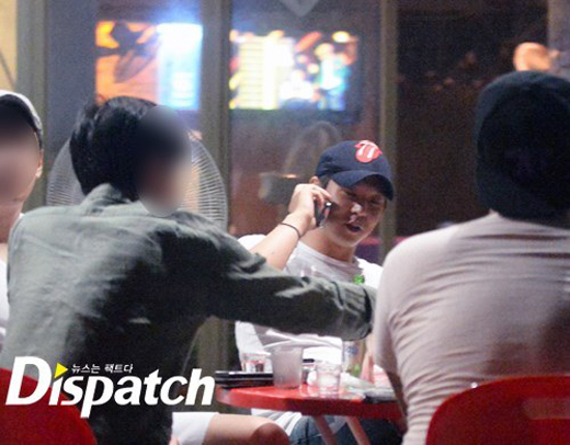 Bất ngờ cách sống của một nghệ sĩ nổi tiếng đến mức 'thánh' Dispatch cũng phải 'chào thua'