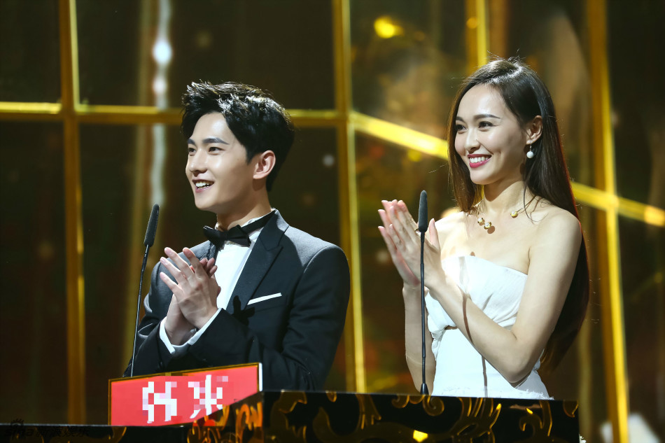 Kim Ưng 2016: Hồ Ca tái ngộ Lâm Y Thần, Triệu Lệ Dĩnh ăn bánh bao mừng sinh nhật