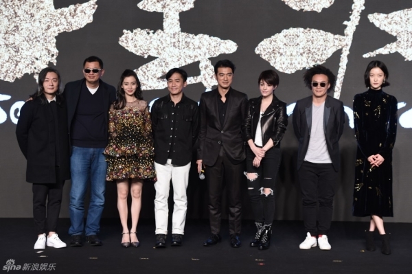 AngelaBaby thể hiện đẳng cấp thời trang che bụng bầu trong buổi họp báo mới